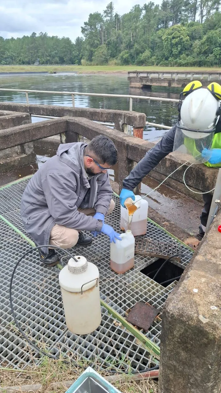 Ecología inspeccionó los efluentes industriales de Arauco en Puerto Esperanza
